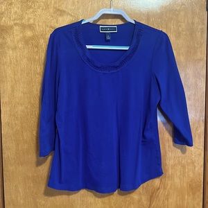 Royal blue 1/3 length sleeve top.